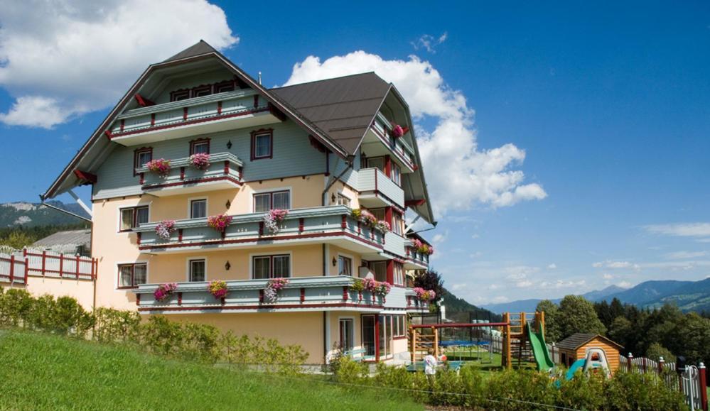 Hotel Neuwirt Ramsau am Dachstein Exterior photo